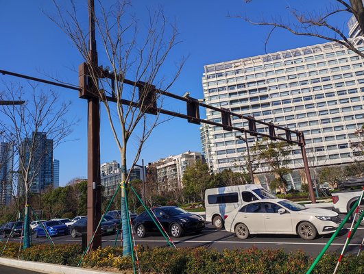 Trung Quốc Cột biển báo giao thông bằng thép mạ kẽm một cột cho các dấu hiệu báo động cỡ vừa và nhỏ nhà cung cấp