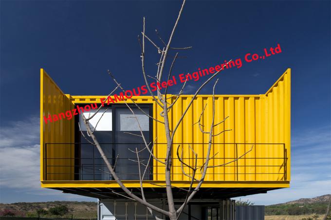 Những ngôi nhà đúc sẵn container sang trọng kiểu mô-đun với tường kính 0