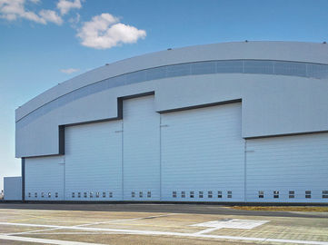 Trung Quốc Hệ thống mái vòm cong Prefab Nhà kho máy bay bằng thép với cửa trượt điện nhà cung cấp